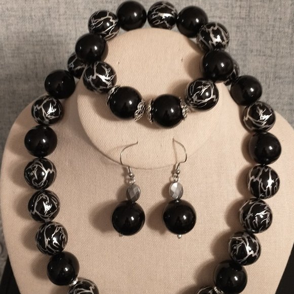 Necklace | Bracelet | Earring | Black and Silver | Chunky Beaded Necklace Set - Picture 6 of 13